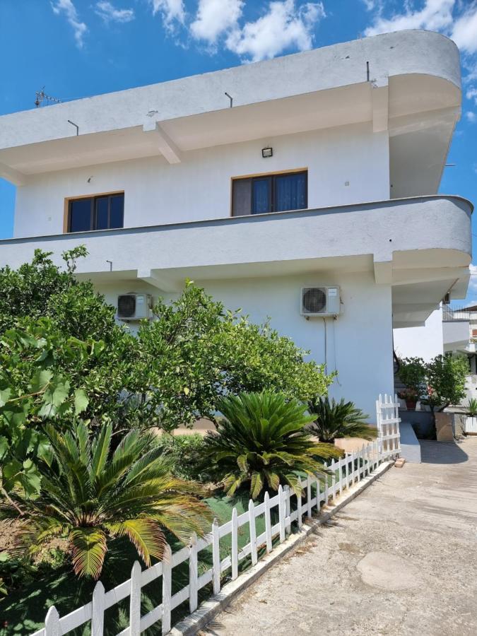 Guest House Vila Elezi Durrës Exteriör bild