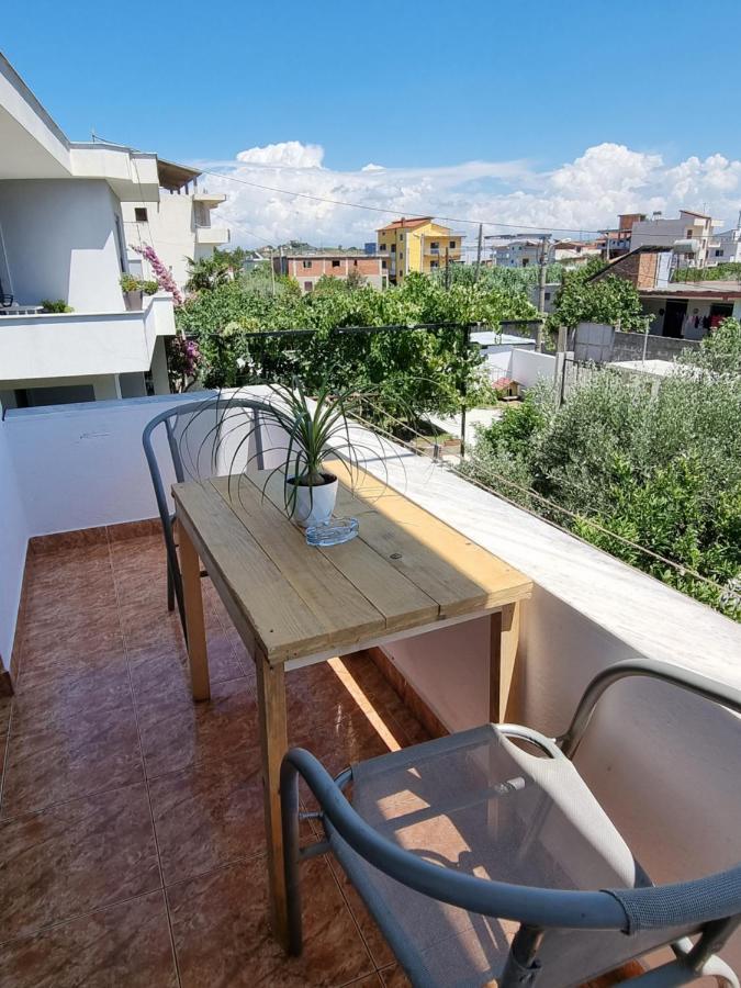 Guest House Vila Elezi Durrës Exteriör bild