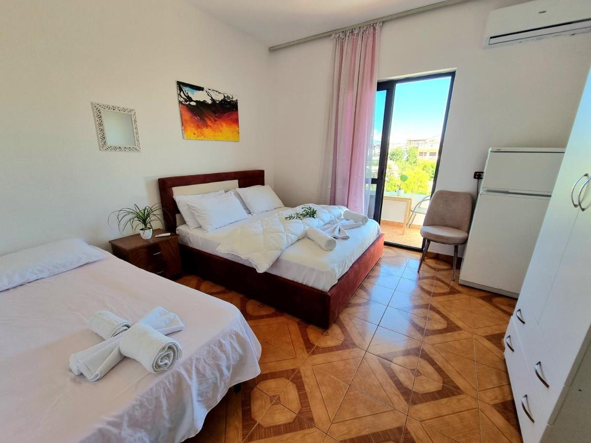 Guest House Vila Elezi Durrës Exteriör bild