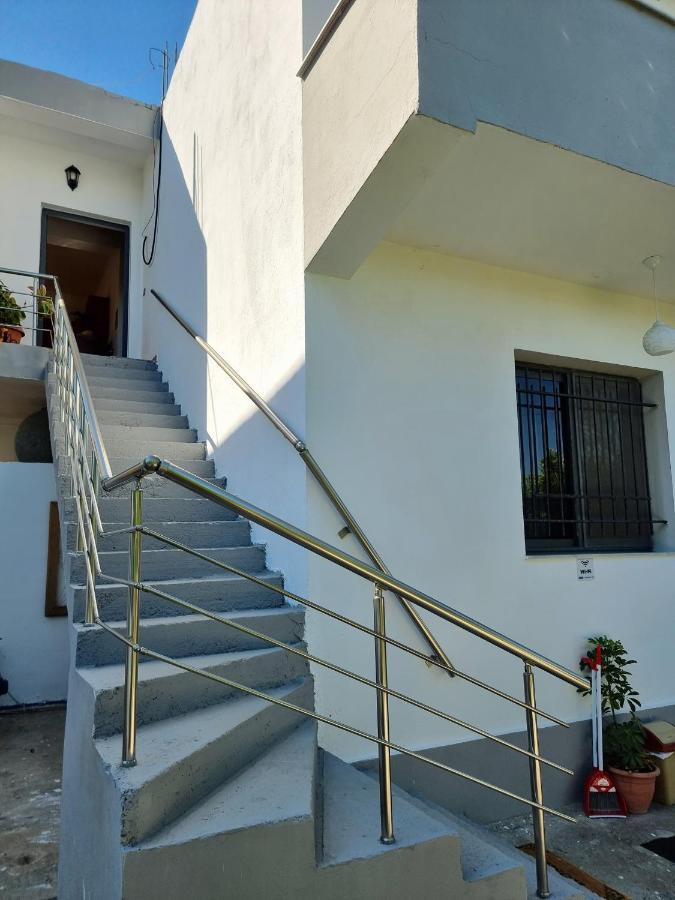 Guest House Vila Elezi Durrës Exteriör bild