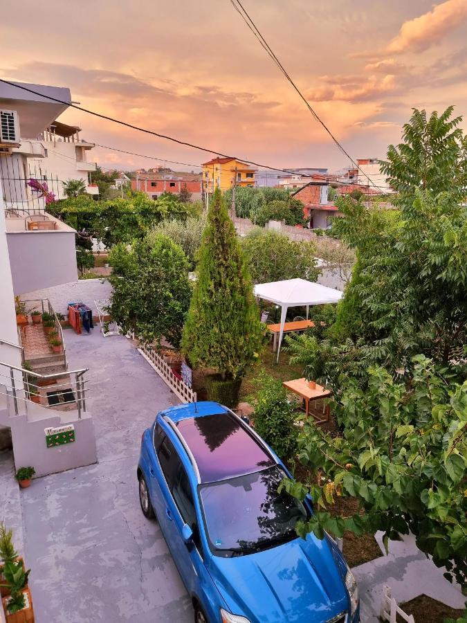 Guest House Vila Elezi Durrës Exteriör bild